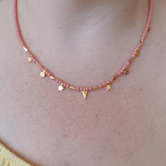 Yavruağzı Boncuklu Gold Uçlu Kolye