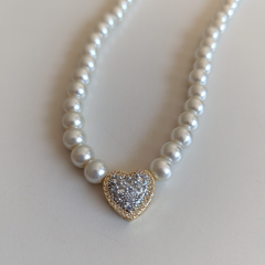 KADIN İNCİ GOLD DETAYLI KALP ÇELİK TASARIM KOLYE